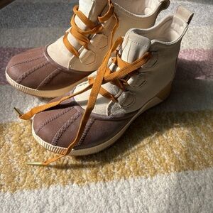 Sorel Tan and Brown Winter Boots 9.5